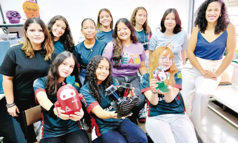 Mulheres participando de um workshop científico em Goiás.