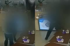 Entrada de uma sorveteria em Goiânia com movimento de pessoas.