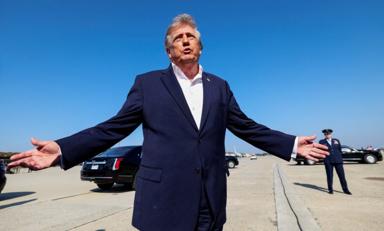Donald Trump fala com jornalistas na Base Aérea Conjunta Andrews.