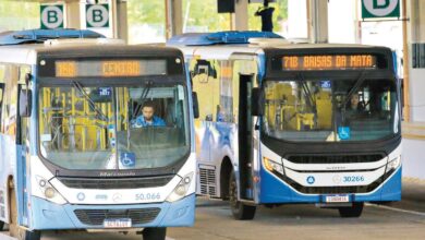 Ônibus nas ruas de Goiânia, parte do projeto de meia tarifa.